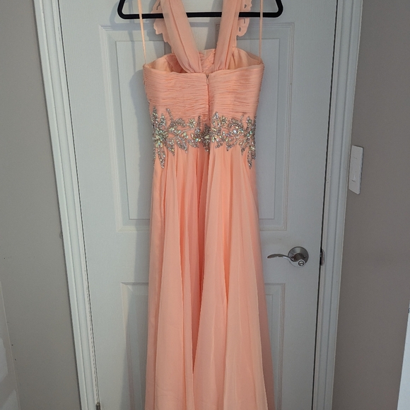 Formal dress - Picture 3 of 4